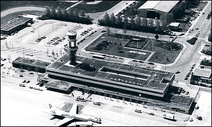 DLV HUISVESTING 1981 Vliegveld Zestienhoven bw(7V)