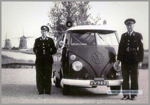 GSA VW Blauw 1966 BL normal rijkspolitie uitgeknipt (2)(7V)