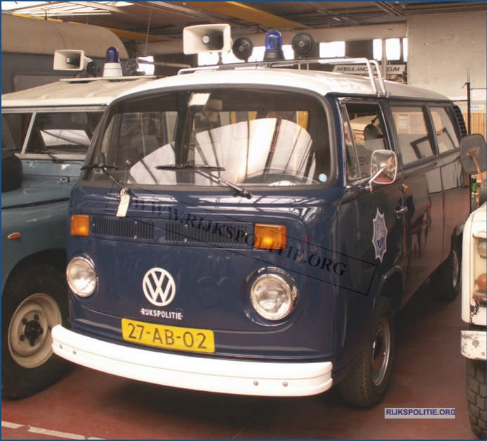 GSA VW Blauw 1977 27 AB 02 Ballegooijen (1) bw(7V)