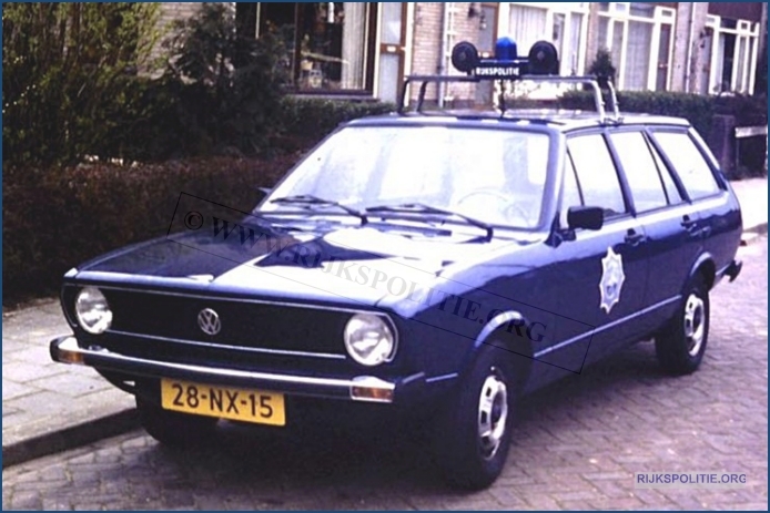 VRTG RSA VW Passat 1976 rdw VWPassat3 bw (7V)WM