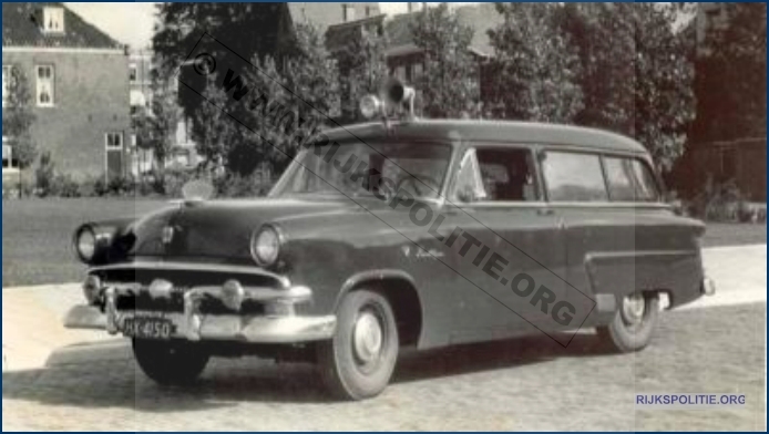 VRTG 45 60 VSA Ford Customline  bw (7V)W