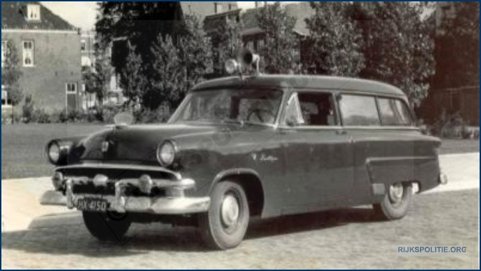 VRTG 45 60 VSA Ford Mainline Ranch Wagon  bw (7V)W