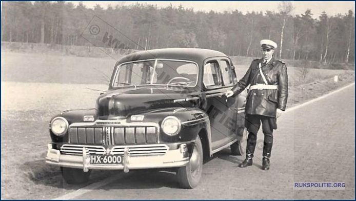 VRTG 45 60 VSA Ford Mercury 8 sedan VKG Doetinchem bw (7V)W
