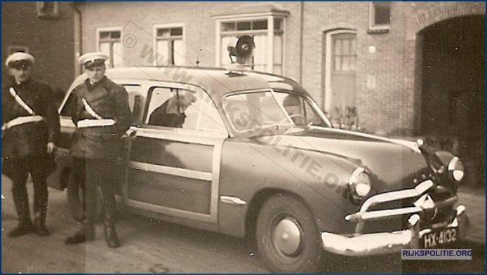 VRTG 45 60 VSA Ford Woody 1950 scan bw (7V)W