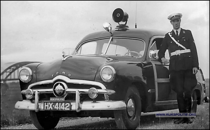 VKG Nijmegen Archief Scheper Ford Woody 1950 bw(7V)