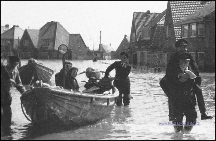 Middelburg kijkdoos F6a Watersnoodramp 1953 rapportenboek ouwerkerk bw(7V)