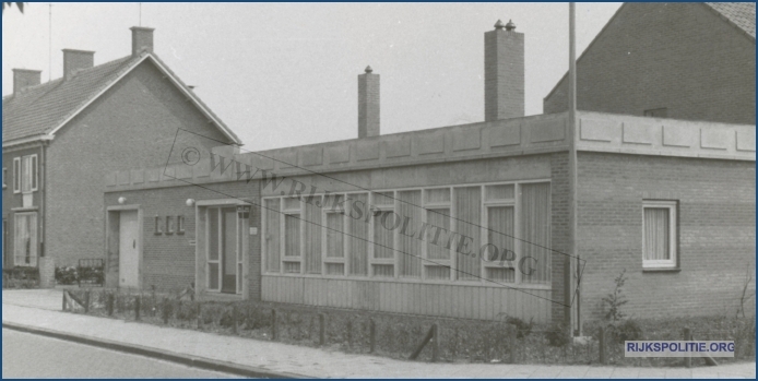 GRP Drunen Groeps  en Rayonbureau Prins Bernhardstraat 9 te Drunen sept 1972 NPM bw (7V)WM