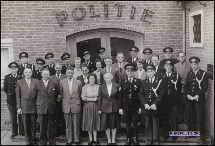 GRP Hoogwoud 1957x1 Mooij   Politie   groepsfoto bw.jpg(7V)