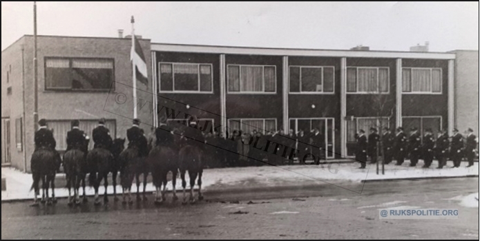 GRP Nunspeet bureau 1969 1972 Stationsplein te Nunspeet  bw(7V)