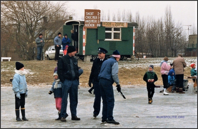 GRP Hellevoetssluis Schaatssurveillance op de Bernisse Aalbrecht bw(7V)