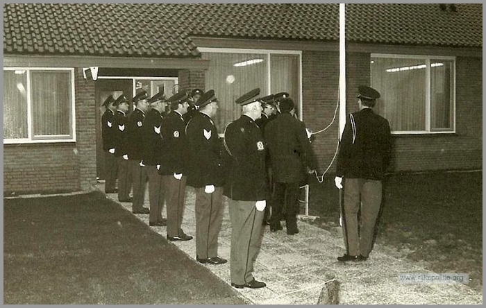 GRP Valkenisse 74 vdGraaf Opening groepsbureau 1974(7V)