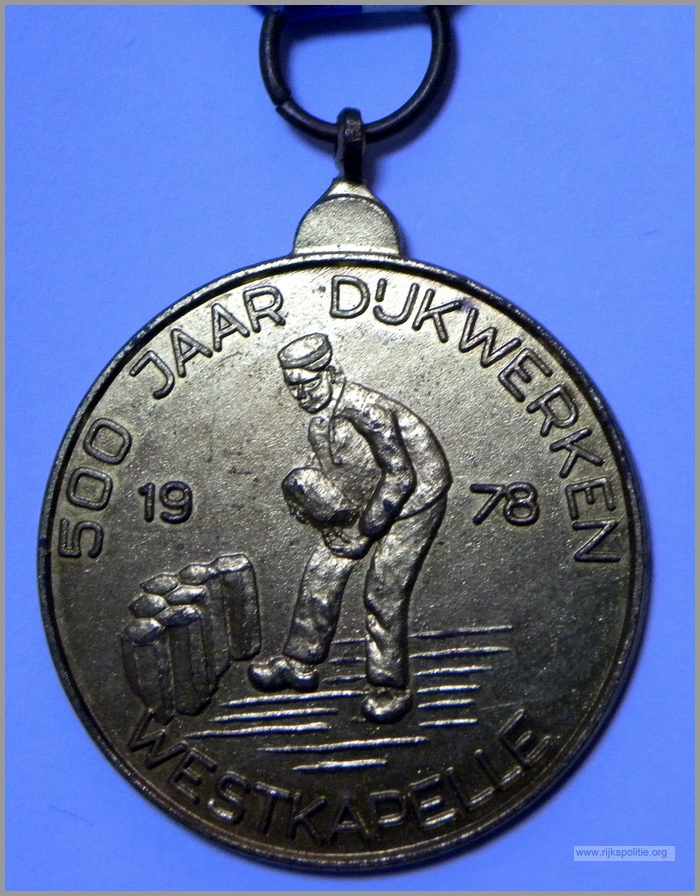 RPG Valkenisse De Graaf 78 De wachtmeesters kregen een penning(7V)