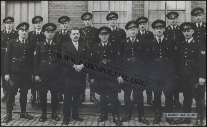 GRP Bergh 1953 groepsfoto begin jaren 50 (002)  bw(7V)