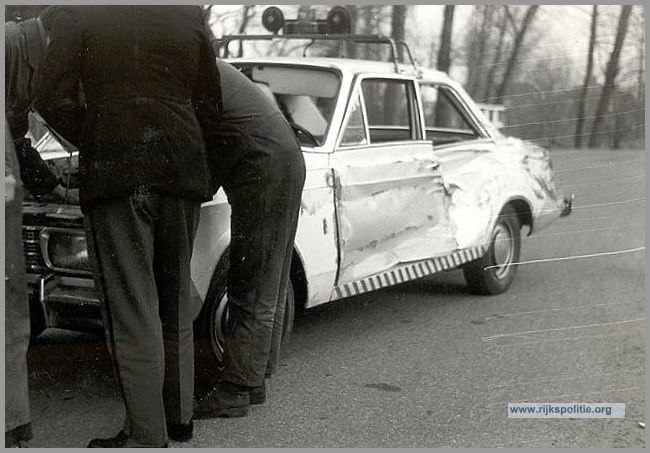 VKG Utrecht Hbaron aanrijding Vinkeveen 2 dienstauto(7V)