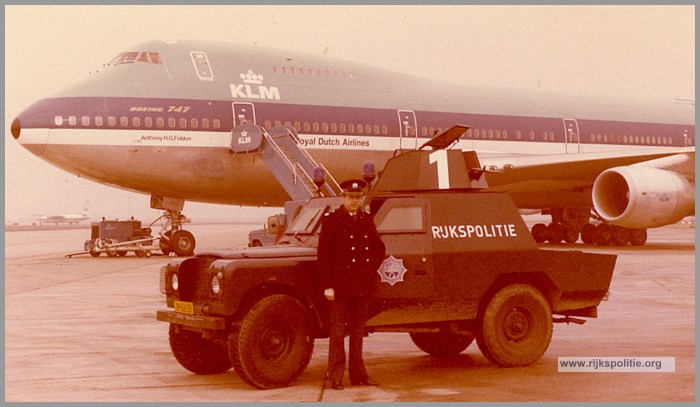 DLV Sdeta Shorland MKIII 19-56-ZB Schiphol mrt 1981a Henk(7V)