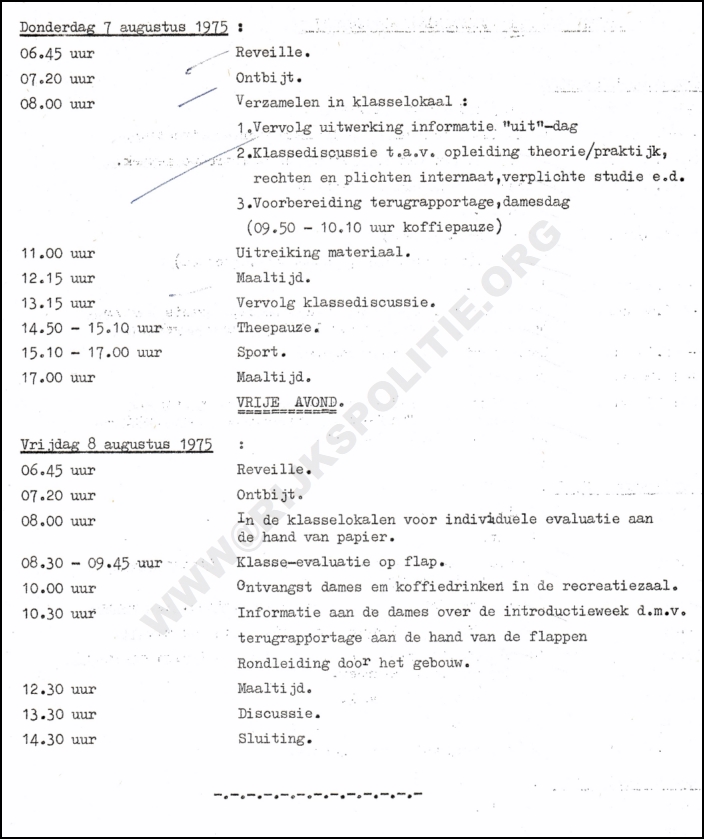 OPLS Harlingen 1975 08 04 HT Tulder introductieweek 2 bw(WM) (7V)