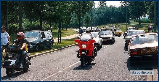 AVD GMS 015 Begeleiding toertocht wielrennen bmp2 (VV)