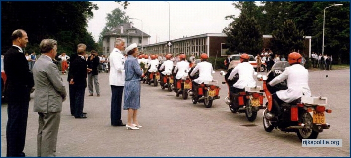 AVD GMS 035 Bezoek koningin Driebergen (VV)