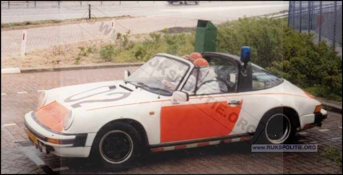 Porsche 911 12.02 81 HJ 41 VK KH (2) bw(7V)