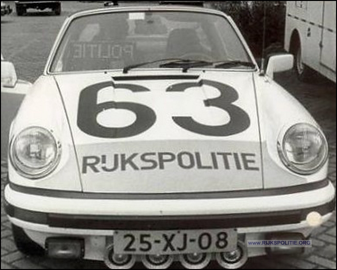 Porsche 911 12.63 78 25 XJ 08 (2) bw(7V)