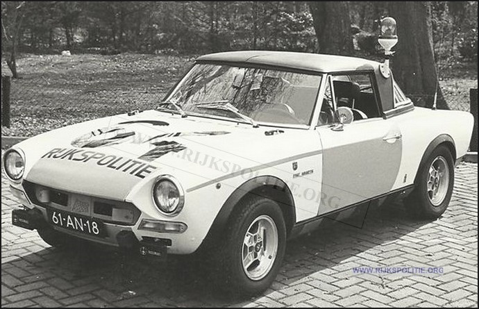 Fiat 124 12.64 73 61 AN 18 Sport Spider Abart jdw h (2) bw(7V)