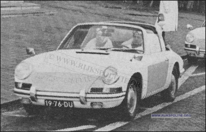 Porsche 912 12.00 19 76 DU 0053 bw(7V)