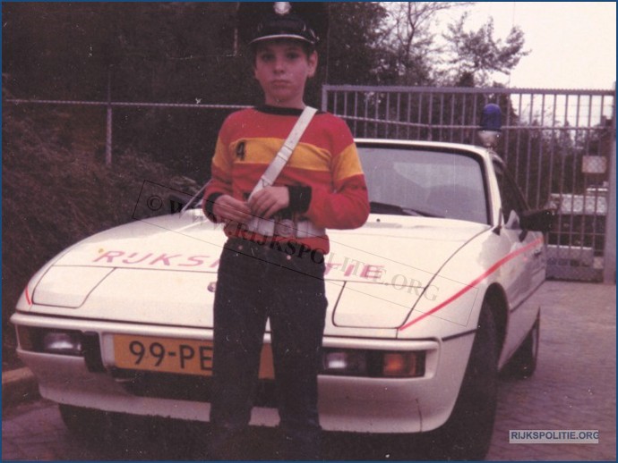 Alex 12.00 77 99 PE 16  AVD Porsche 924 (1)(7K)