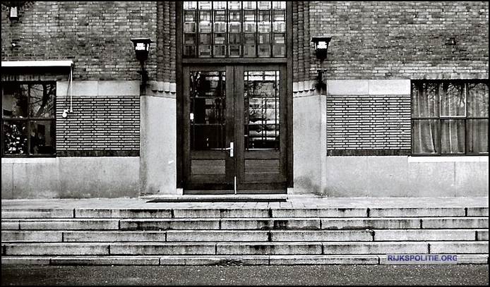 Opls Apeldoorn Ingang Jos graaf schoolgebouw bw(7V)