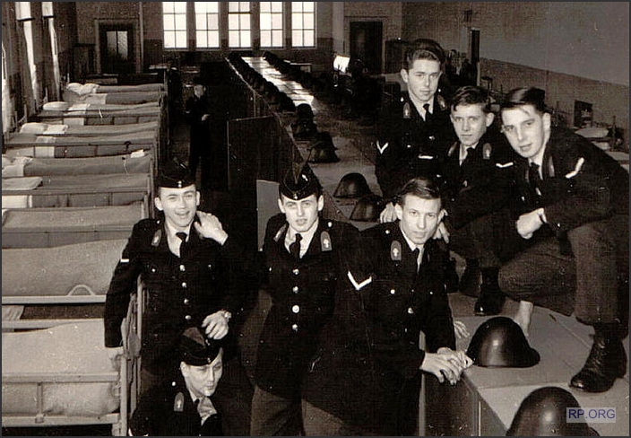 SchoolArnhem In de slaapzaal hvdb [KK]