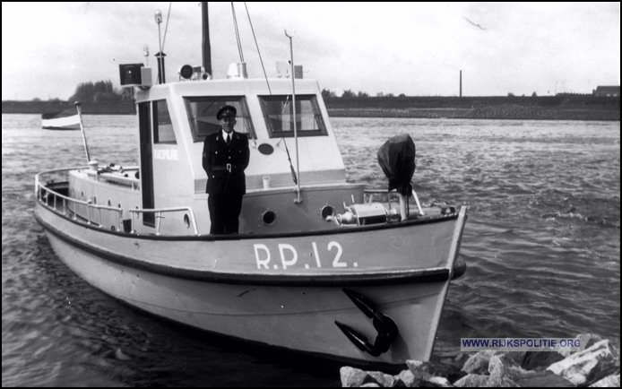 RPtW GRP AV25  1970 Nijmegen 04 Archief Duys 1970 RP12 3 op de waal bij Tiel bw(7V)