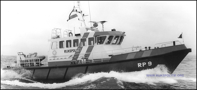 RPtW Boot RP09 4 RP82 2 P82 1 org op de Oosterschelde bw(7V)