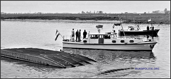 RP16 5 veerboten, reddingen slachtoffers Noord Brabant bw(7V)